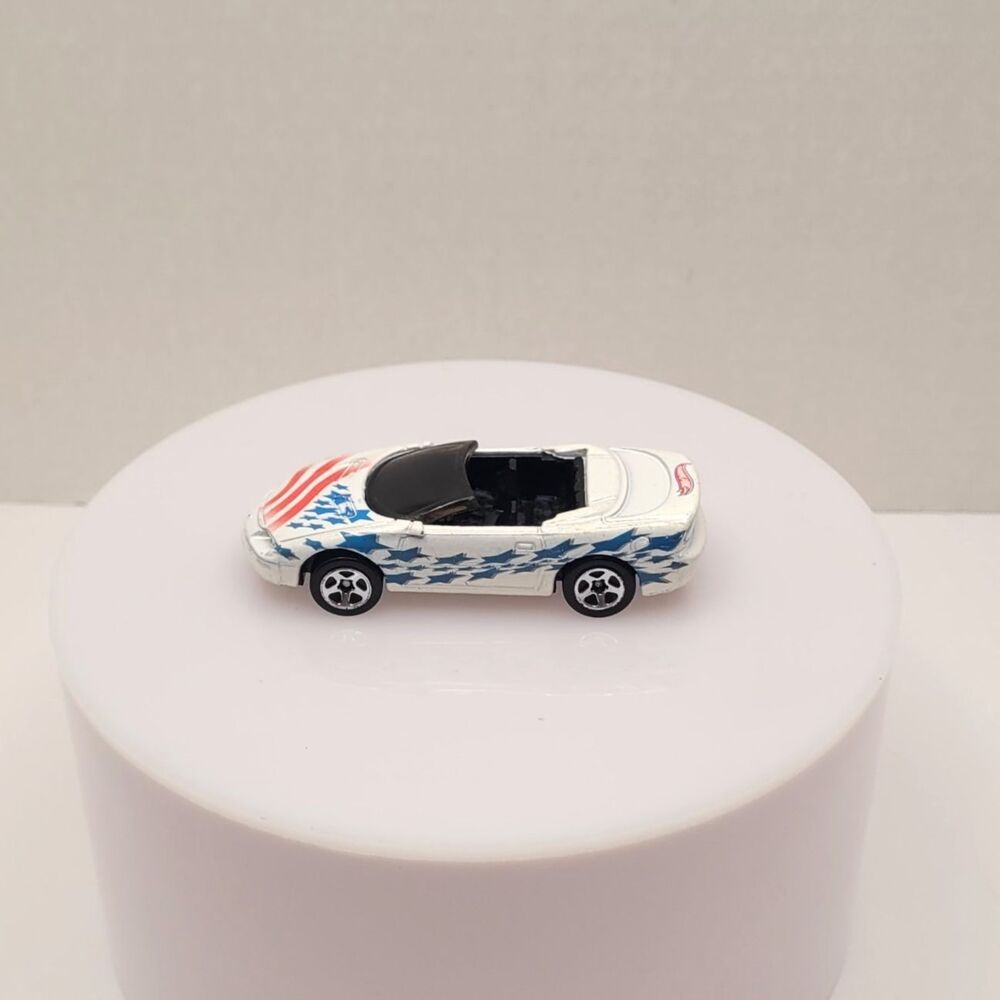 Hot Wheels 1995 Chevy Camaro Convertible Diecast Car